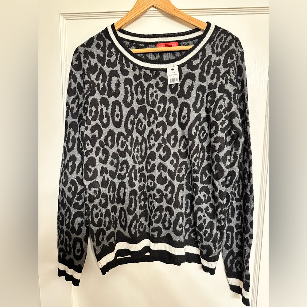 Saks Fifth Avenue Black, Gray and White Leopard Print Sweater Size Large NWT